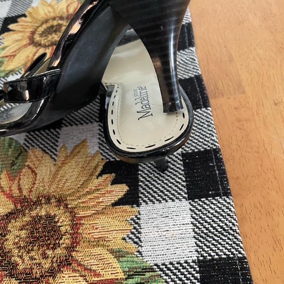 Madeline patent leather slip on open toe with bows - Picture 8 of 9